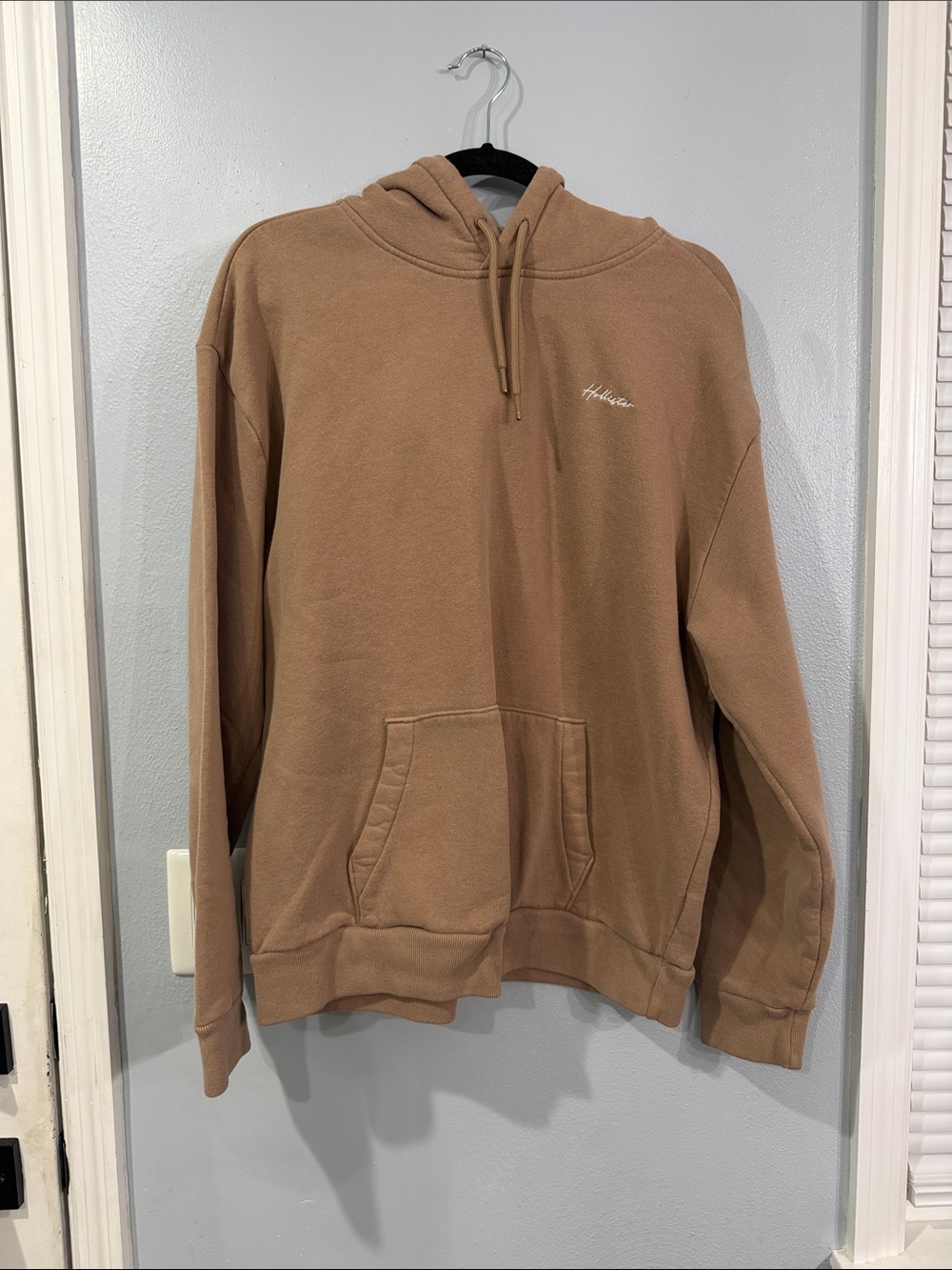 Hollister Men's Tan Pullover Hoodie